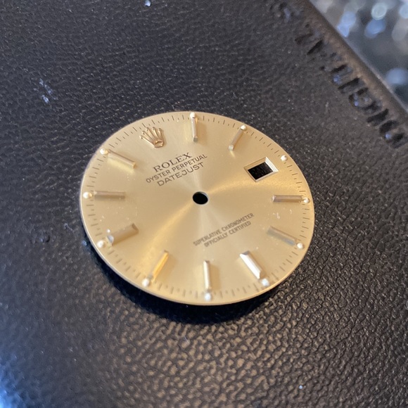 Rolex face with gold markers - Picture 2 of 9